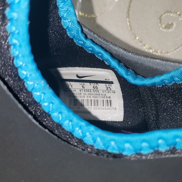 Shoes - Picture 5 of 6